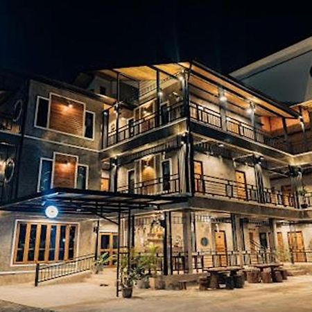 Nan Arena Place 外观 照片
